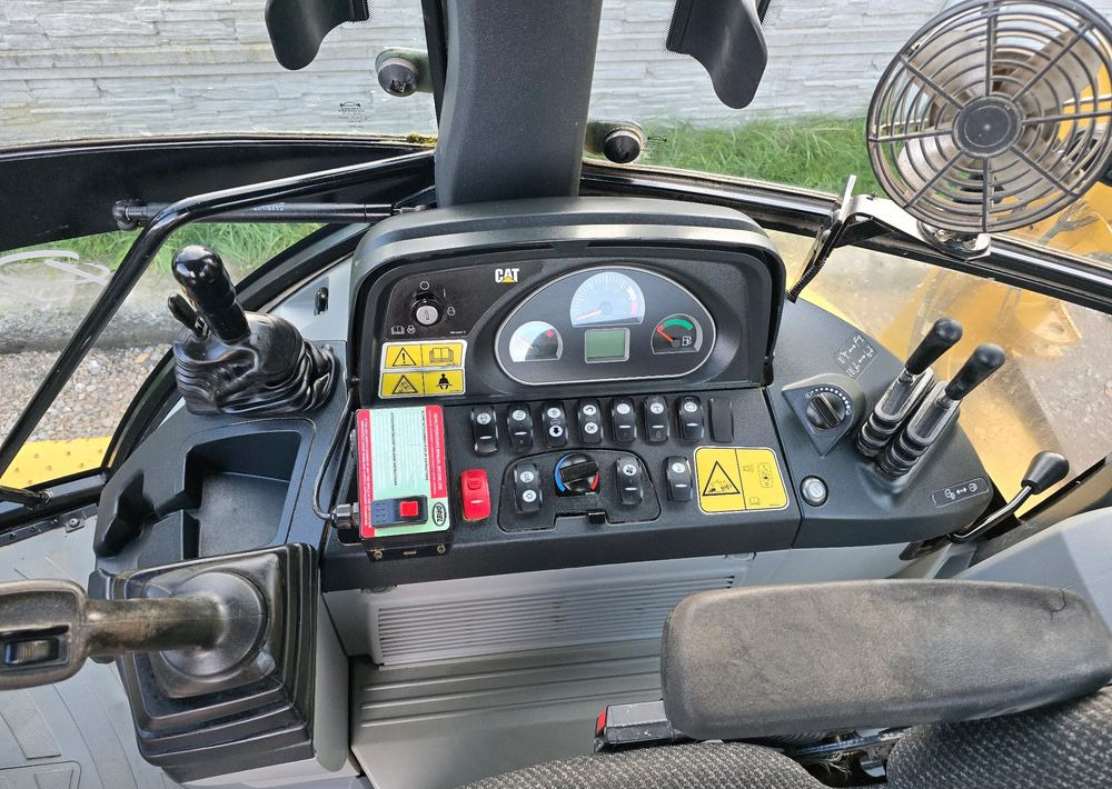 Retroexcavadora Caterpillar: foto 10