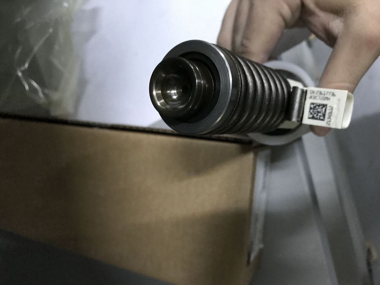 Delphi 2018 BEBE4D24002 Volvo RENAULT-VOLVO truck - Inyector para Camión: foto 4 Delphi 2018 BEBE4D24002 Volvo RENAULT-VOLVO truck - Inyector para Camión: foto 4