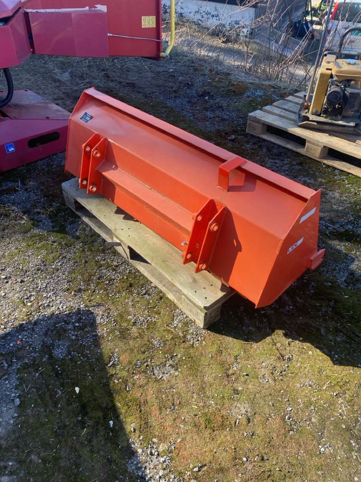 Kubota B1625 skuffe - Implemento: foto 4 Kubota B1625 skuffe - Implemento: foto 4