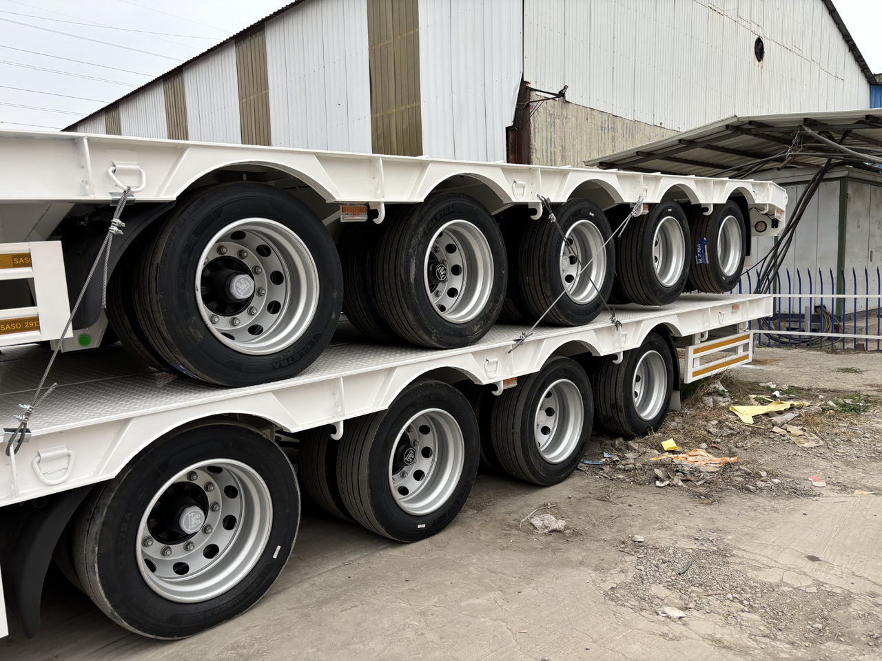 - Semirremolque plataforma/ Caja abierta: foto 1 - Semirremolque plataforma/ Caja abierta: foto 1