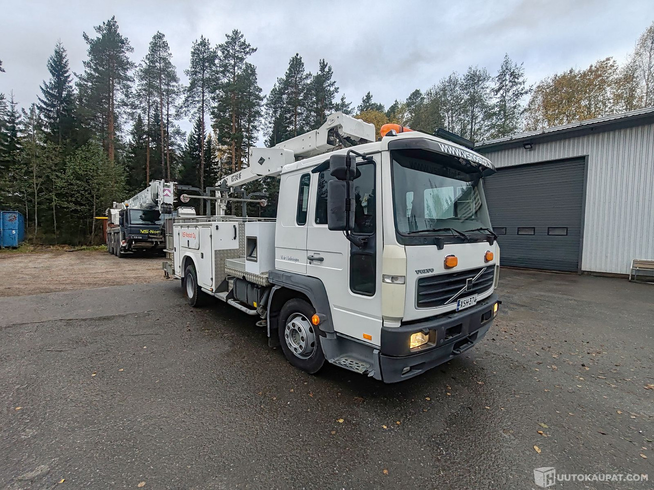 Volvo FL6 nostokoriauto, 2004, Kurikka - Camión: foto 1 Volvo FL6 nostokoriauto, 2004, Kurikka - Camión: foto 1