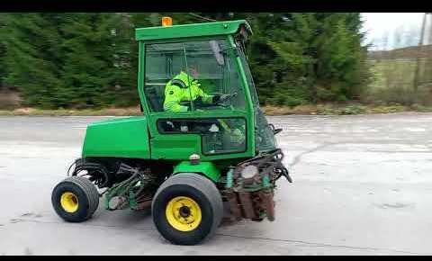 John Deere 3235 kelaleikkuri, 4 WD ja hytti, Hollola - Cortacésped: foto 2 John Deere 3235 kelaleikkuri, 4 WD ja hytti, Hollola - Cortacésped: foto 2