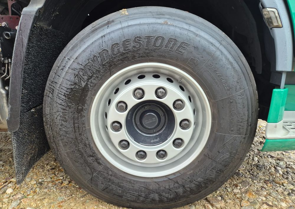 Camión caja cerrada DAF XF ORYGINALNY PRZEBIEG z Niemiec / TANDEM ZESTAW PRZEJAZDOWY Z WINDĄ: foto 13 Camión caja cerrada DAF XF ORYGINALNY PRZEBIEG z Niemiec / TANDEM ZESTAW PRZEJAZDOWY Z WINDĄ: foto 13