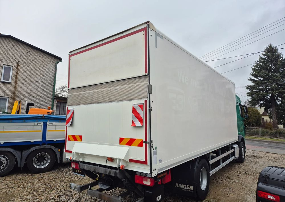 Camión caja cerrada DAF XF ORYGINALNY PRZEBIEG z Niemiec / TANDEM ZESTAW PRZEJAZDOWY Z WINDĄ: foto 9 Camión caja cerrada DAF XF ORYGINALNY PRZEBIEG z Niemiec / TANDEM ZESTAW PRZEJAZDOWY Z WINDĄ: foto 9