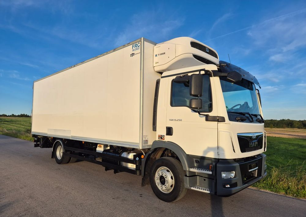 MAN TGM 15.250 7.5m winda AUTOMAT KLIMA z Niemiec EURO 6 / CHŁODNIA T-1000R THERMOKING - Camión frigorífico: foto 2 MAN TGM 15.250 7.5m winda AUTOMAT KLIMA z Niemiec EURO 6 / CHŁODNIA T-1000R THERMOKING - Camión frigorífico: foto 2