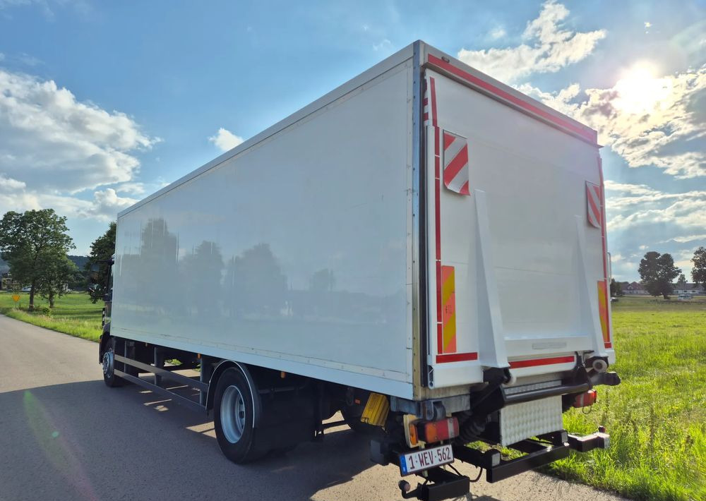 MAN TGM 18.250 Carrier 1950 D/E z Holandii / TOP STAN / 7.5m / 18 palet / winda + drzwi boczne / OKAZJA - Camión frigorífico: foto 3 MAN TGM 18.250 Carrier 1950 D/E z Holandii / TOP STAN / 7.5m / 18 palet / winda + drzwi boczne / OKAZJA - Camión frigorífico: foto 3