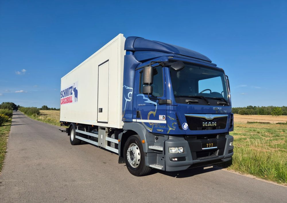 MAN TGM 18.250 Carrier 1950 D/E z Holandii / TOP STAN / 7.5m / 18 palet / winda + drzwi boczne / OKAZJA - Camión frigorífico: foto 3 MAN TGM 18.250 Carrier 1950 D/E z Holandii / TOP STAN / 7.5m / 18 palet / winda + drzwi boczne / OKAZJA - Camión frigorífico: foto 3