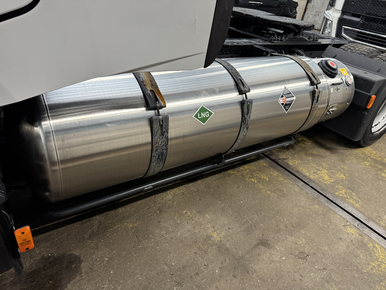 IVECO STRALIS HI-WAY S-WAY - Depósito de combustible: foto 2 IVECO STRALIS HI-WAY S-WAY - Depósito de combustible: foto 2