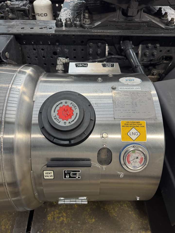 IVECO STRALIS HI-WAY S-WAY - Depósito de combustible: foto 3 IVECO STRALIS HI-WAY S-WAY - Depósito de combustible: foto 3