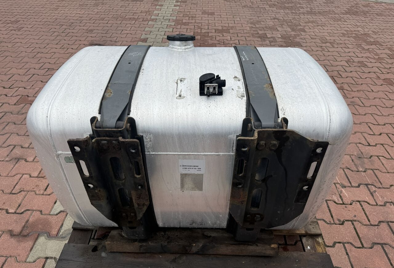 Mercedes-Benz ACTROS MP 430L   Mercedes-Benz ACTROS MP 4 truck - Depósito de combustible para Camión: foto 3 Mercedes-Benz ACTROS MP 430L   Mercedes-Benz ACTROS MP 4 truck - Depósito de combustible para Camión: foto 3