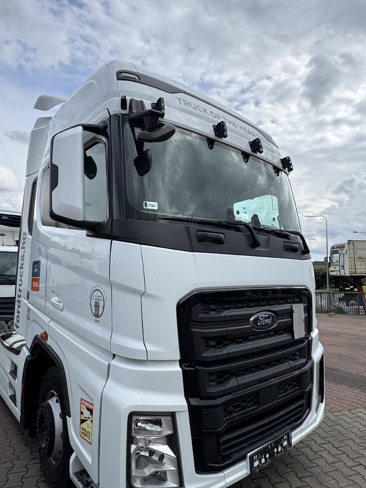 Ford F-Max - Cabina: foto 1 Ford F-Max - Cabina: foto 1