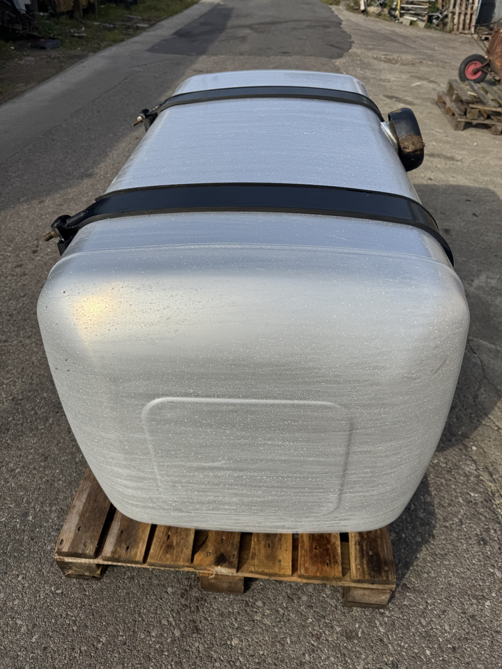 Ford F-Max - Depósito de combustible: foto 5 Ford F-Max - Depósito de combustible: foto 5