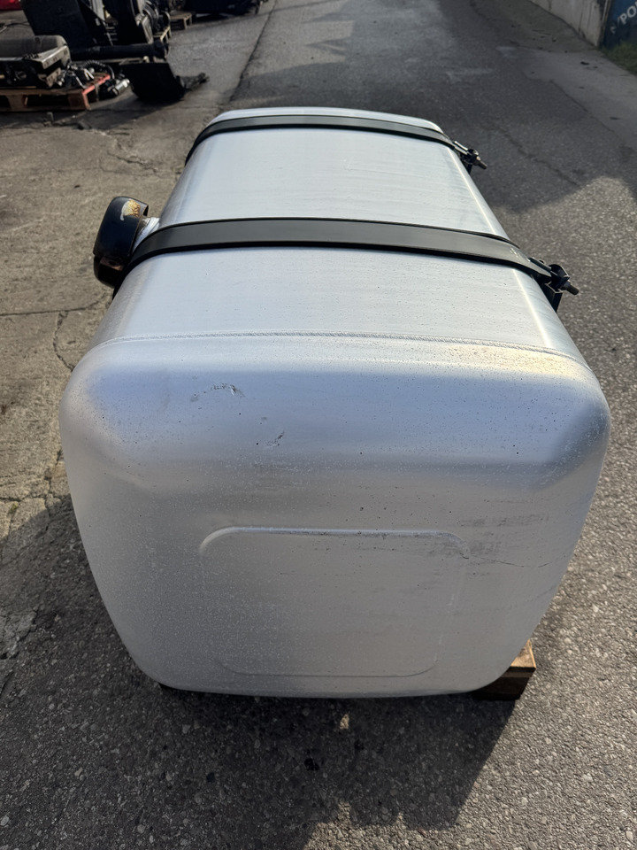 Ford F-Max - Depósito de combustible: foto 3 Ford F-Max - Depósito de combustible: foto 3