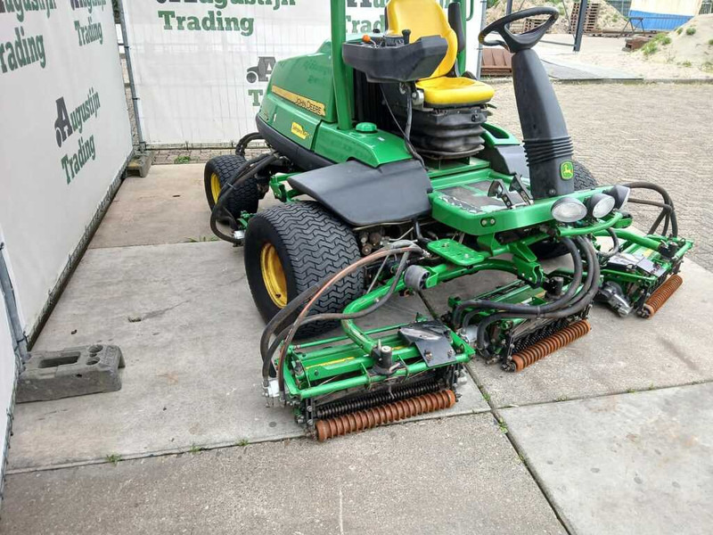 John Deere 8700A - Cortacésped: foto 3 John Deere 8700A - Cortacésped: foto 3