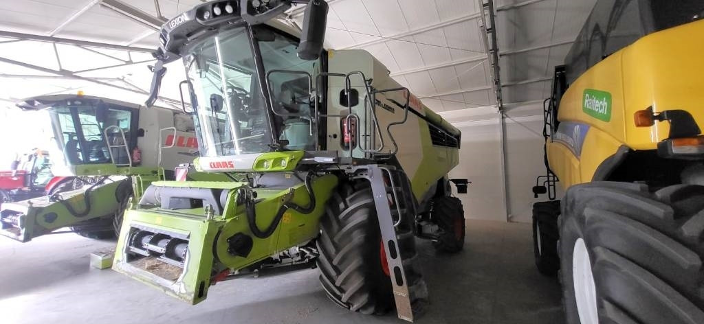 Claas Lexion 7500 + V930 - Cosechadora de granos: foto 2 Claas Lexion 7500 + V930 - Cosechadora de granos: foto 2