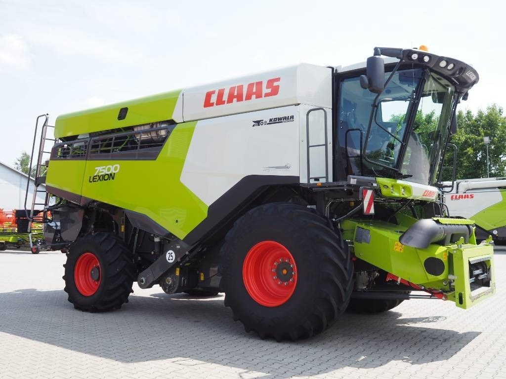 Claas Lexion 7500 + V930  - Cosechadora de granos: foto 4 Claas Lexion 7500 + V930  - Cosechadora de granos: foto 4