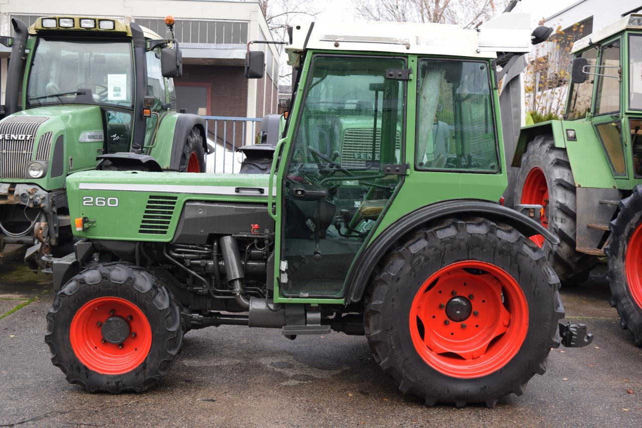 Fendt Farmer 260 V *Schmalspur* - Tractor: foto 1 Fendt Farmer 260 V *Schmalspur* - Tractor: foto 1