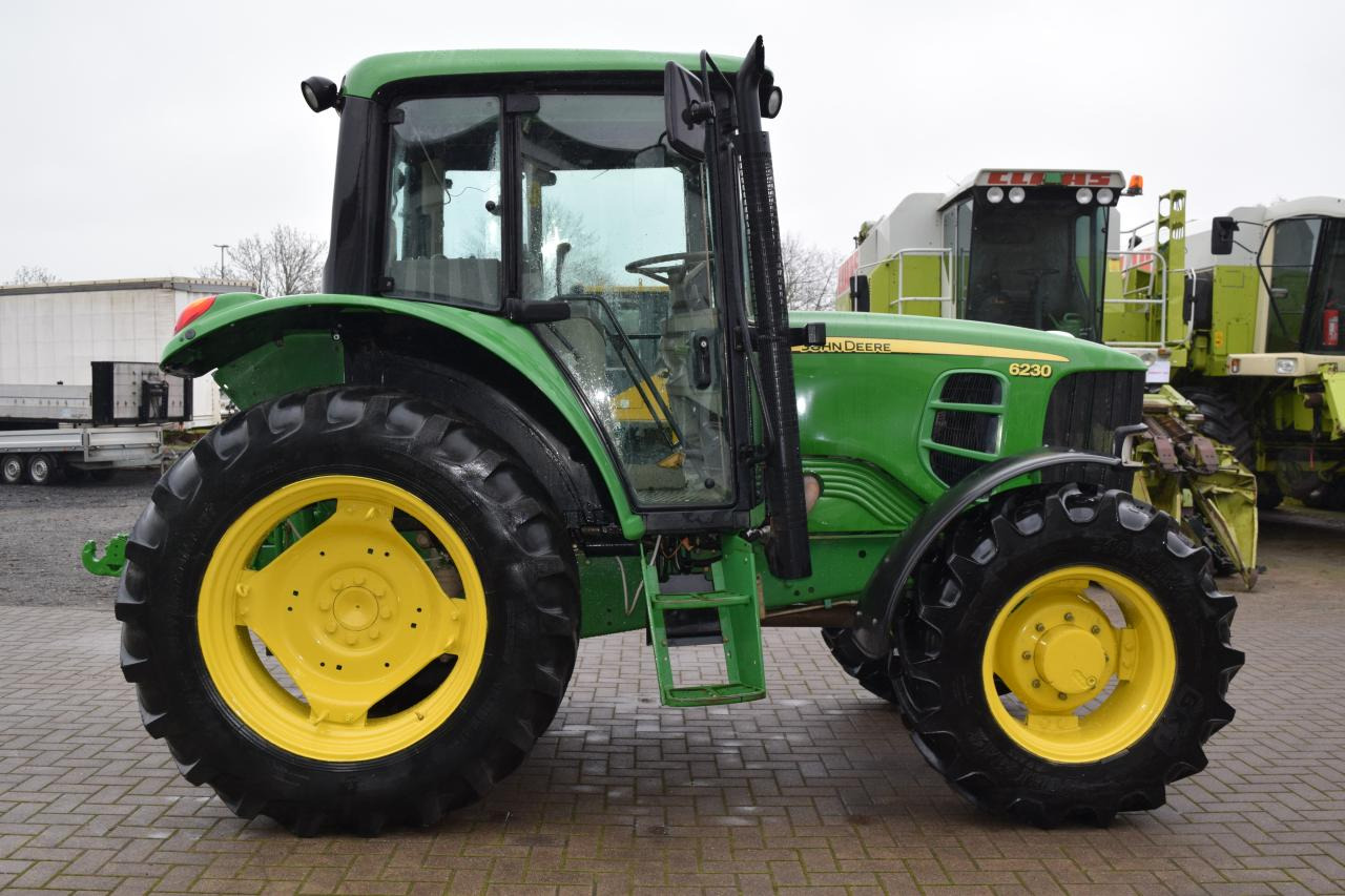 John Deere 6230 - Tractor: foto 1 John Deere 6230 - Tractor: foto 1
