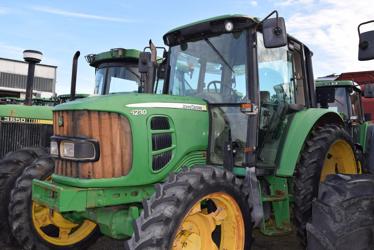 John Deere 6230 - Tractor: foto 1 John Deere 6230 - Tractor: foto 1