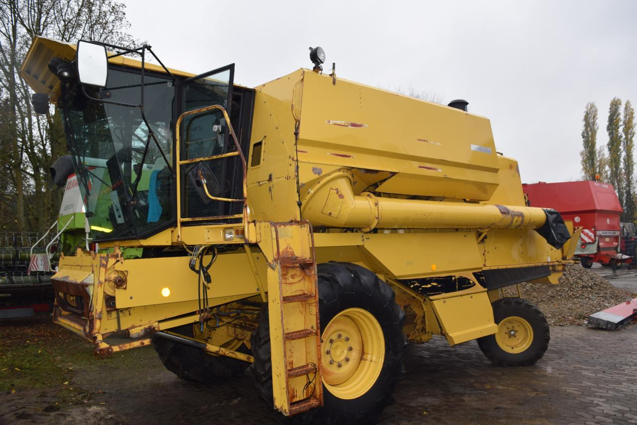 New Holland TF 42 - Cosechadora de granos: foto 2 New Holland TF 42 - Cosechadora de granos: foto 2