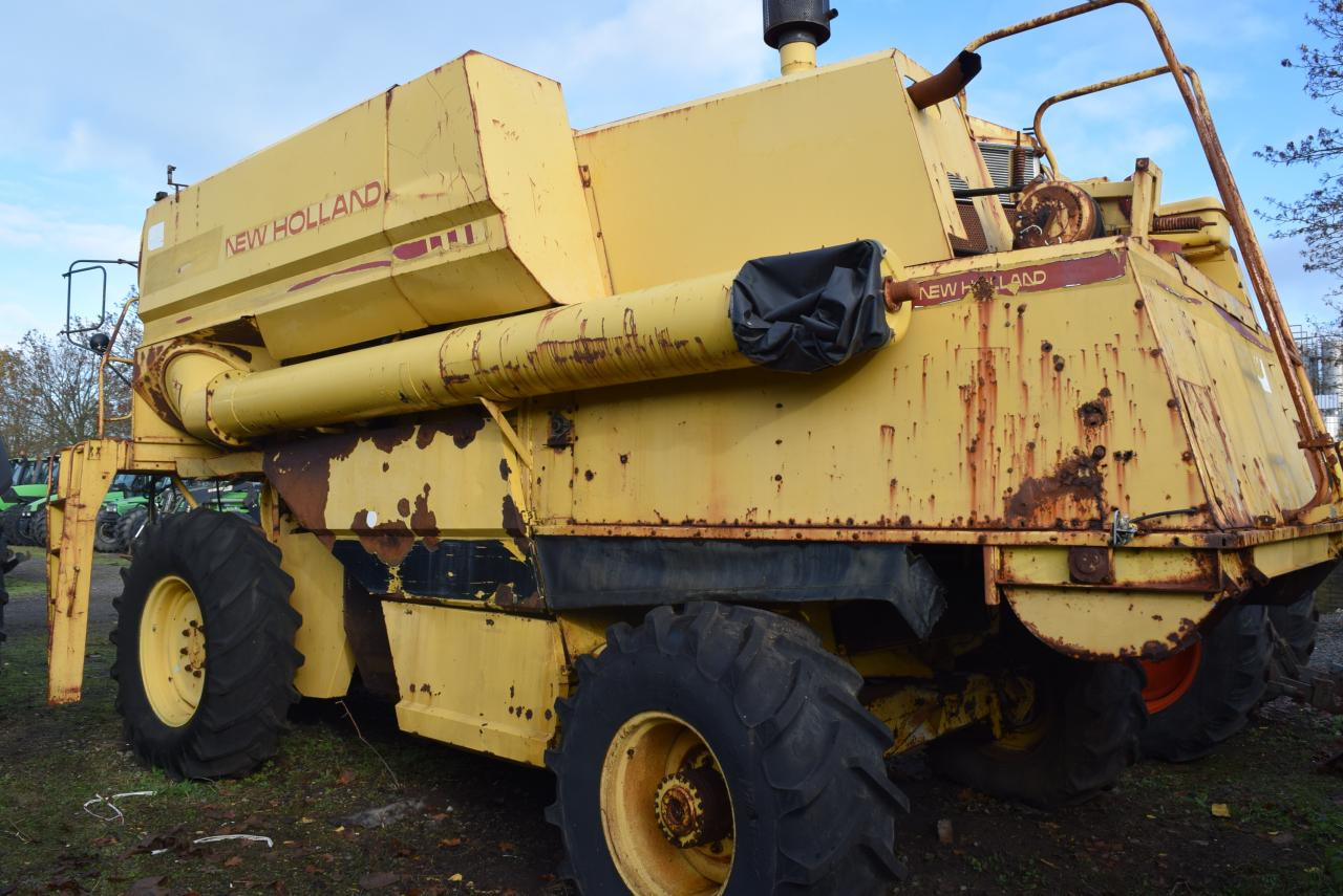 New Holland TF 44 - Cosechadora de granos: foto 2 New Holland TF 44 - Cosechadora de granos: foto 2