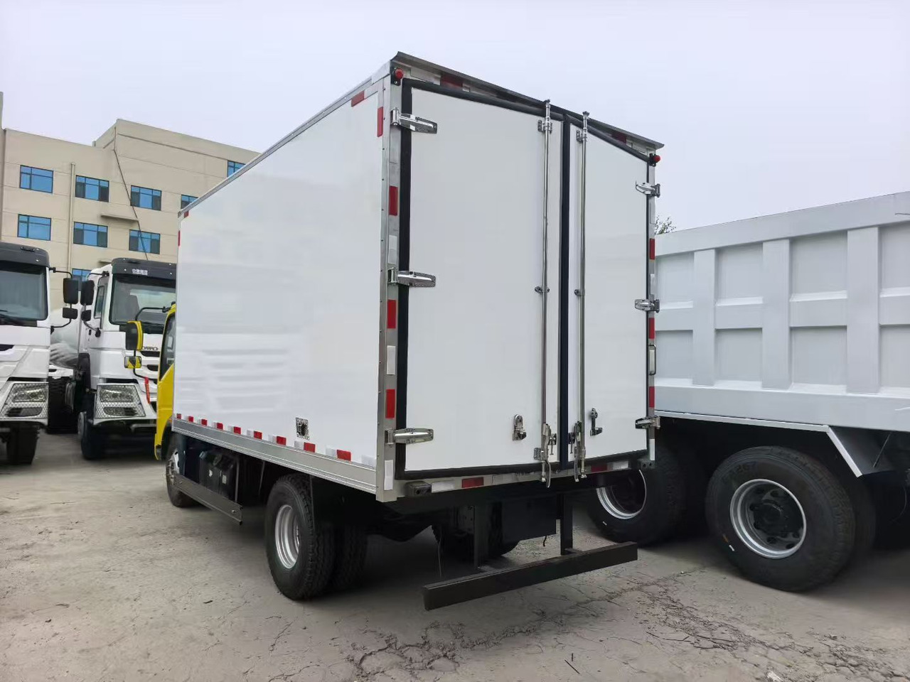 - Camión frigorífico: foto 2 - Camión frigorífico: foto 2