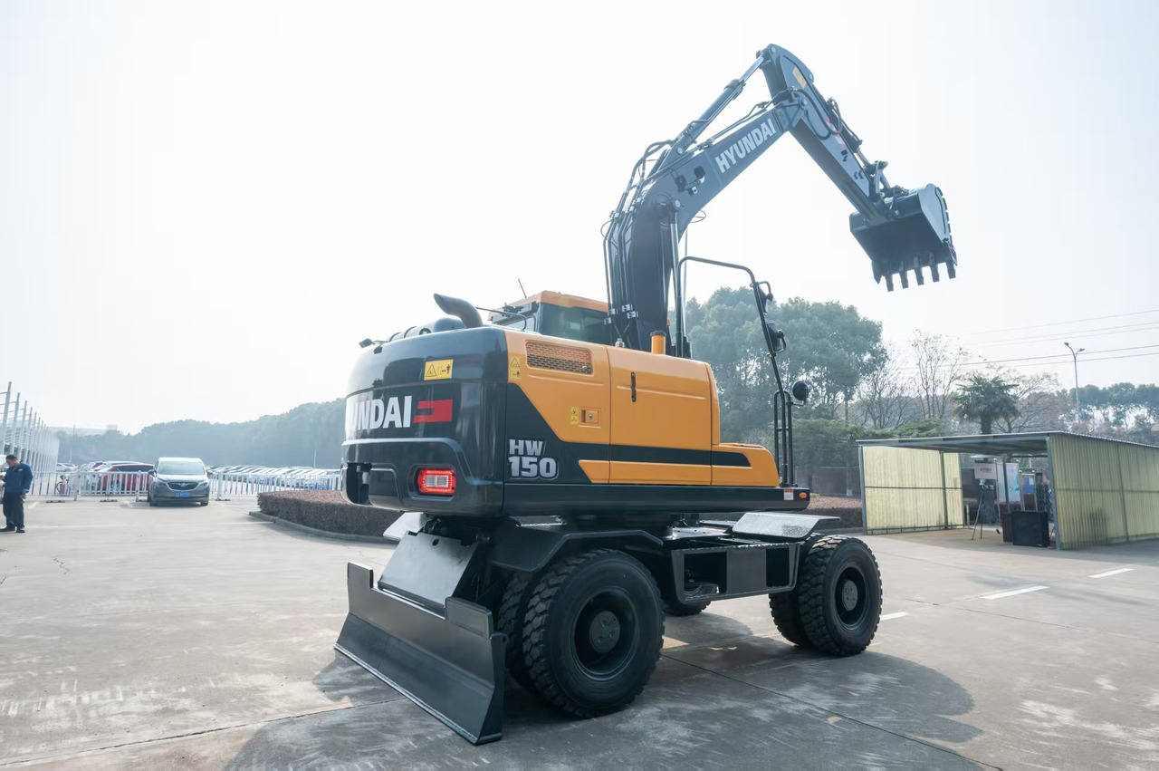 HYUNDAI HW150 - Excavadora de ruedas: foto 1 HYUNDAI HW150 - Excavadora de ruedas: foto 1