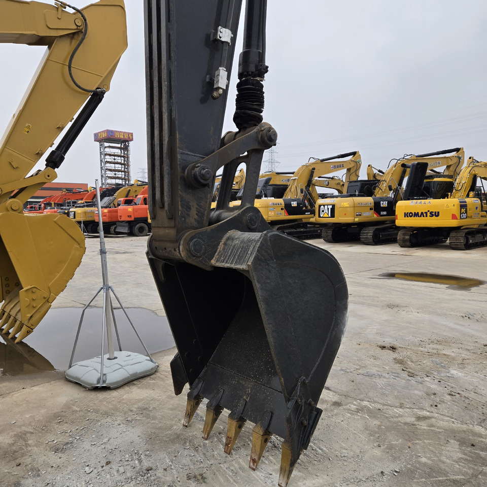 HYUNDAI R220LC-9S - Excavadora de cadenas: foto 5 HYUNDAI R220LC-9S - Excavadora de cadenas: foto 5