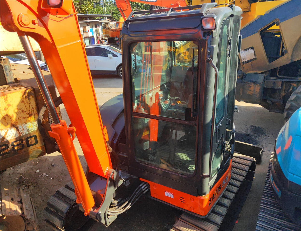 Hitachi ZX55UR - Miniexcavadora: foto 3 Hitachi ZX55UR - Miniexcavadora: foto 3