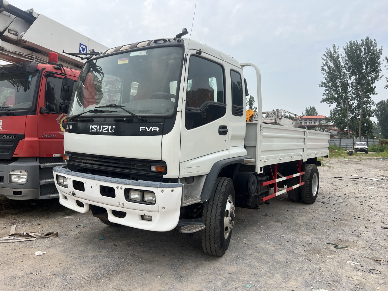 ISUZU Cargo truck - Camión volquete: foto 1 ISUZU Cargo truck - Camión volquete: foto 1