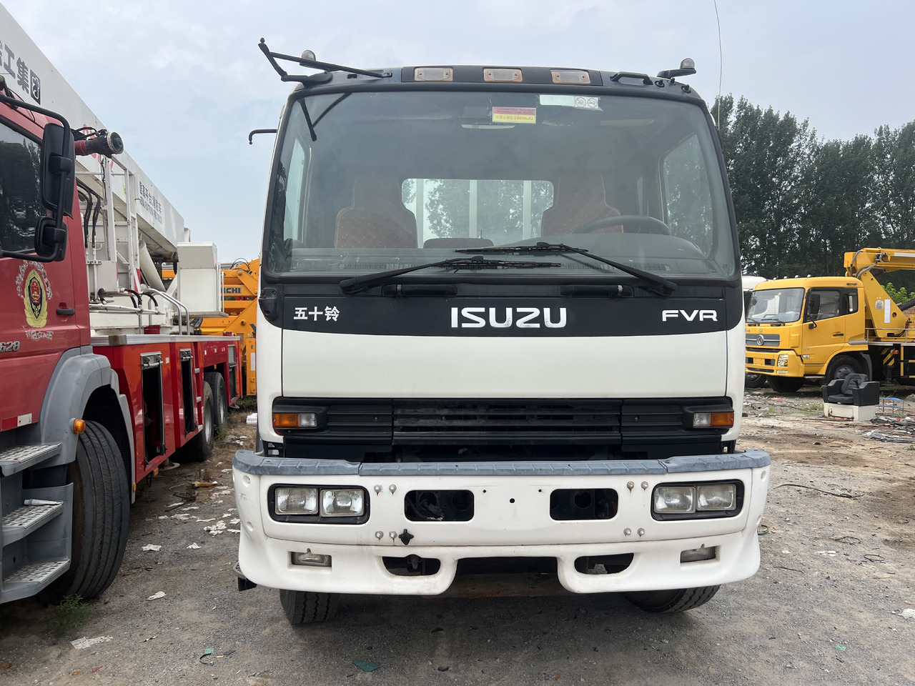 ISUZU Cargo truck - Camión volquete: foto 2 ISUZU Cargo truck - Camión volquete: foto 2