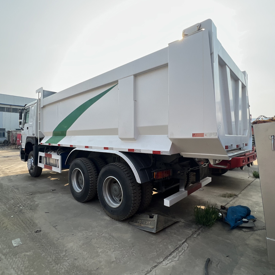 SINOTRUK HOWO - Camión caja cerrada: foto 5 SINOTRUK HOWO - Camión caja cerrada: foto 5