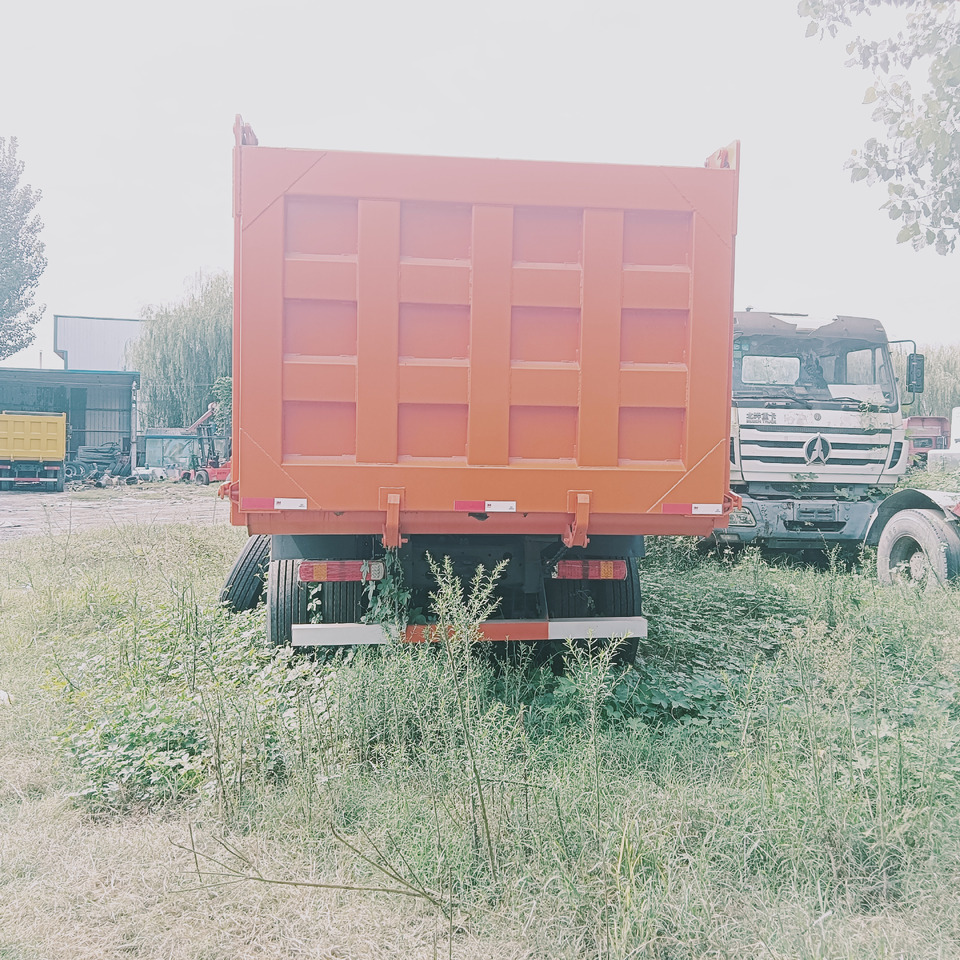 Camión volquete SINOTRUK HOWO: foto 8