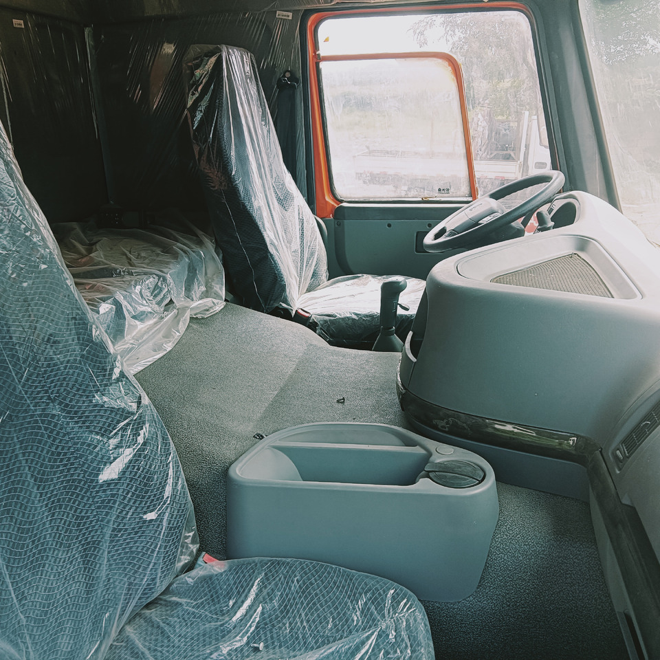 Camión volquete SINOTRUK HOWO: foto 10