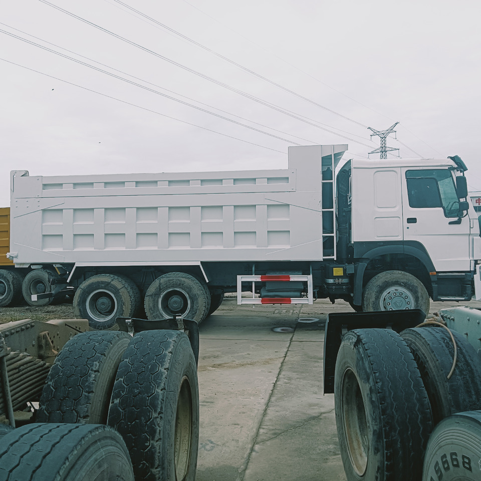 SINOTRUK HOWO - Camión volquete: foto 5 SINOTRUK HOWO - Camión volquete: foto 5