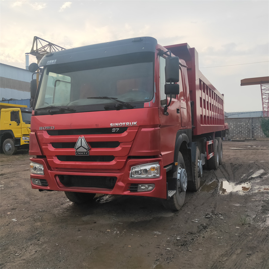 SINOTRUK HOWO - Camión volquete: foto 4 SINOTRUK HOWO - Camión volquete: foto 4