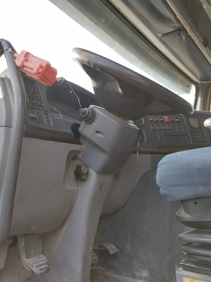 Camión volquete SINOTRUK HOWO: foto 9