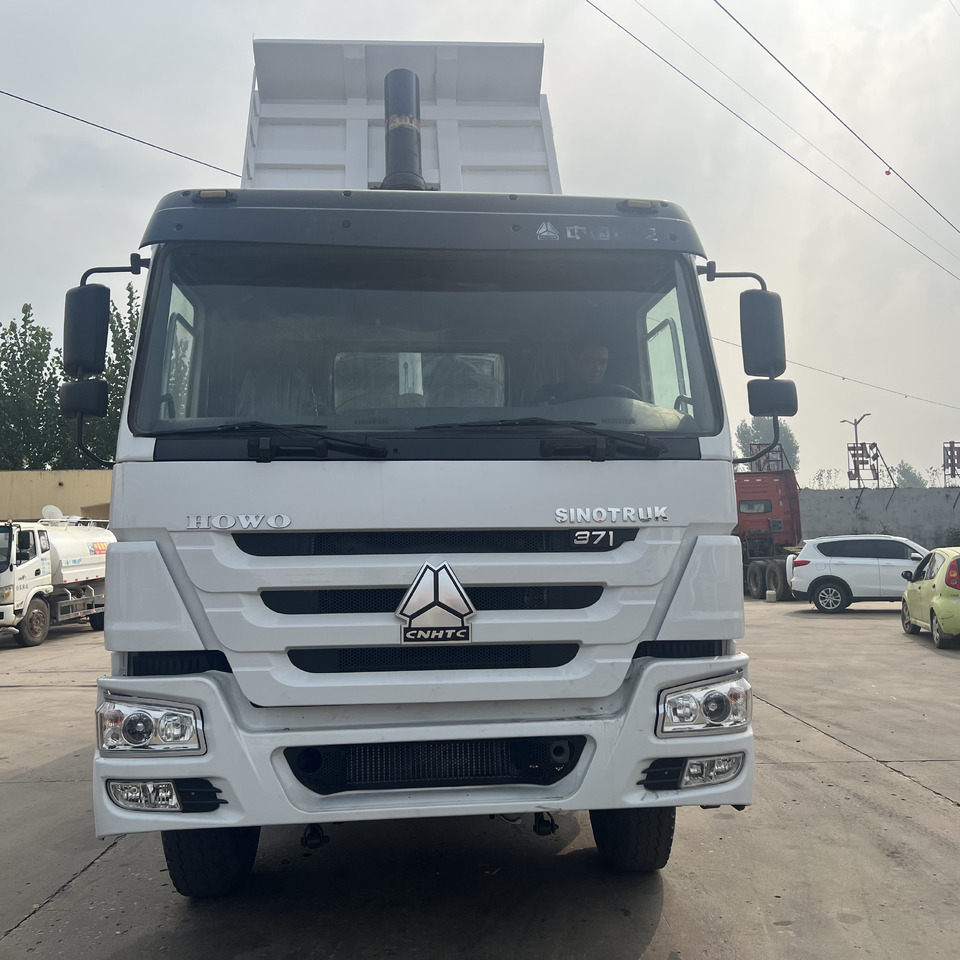 SINOTRUK HOWO - Camión volquete: foto 3 SINOTRUK HOWO - Camión volquete: foto 3