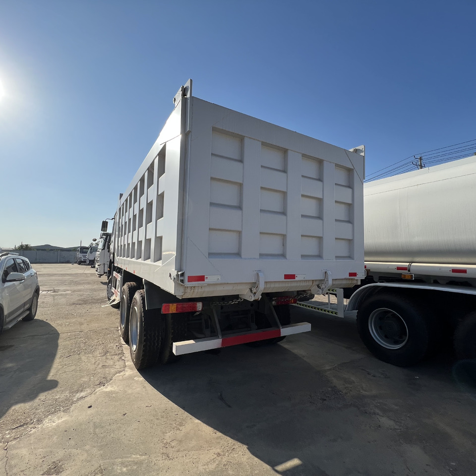 SINOTRUK HOWO - Camión volquete: foto 3 SINOTRUK HOWO - Camión volquete: foto 3