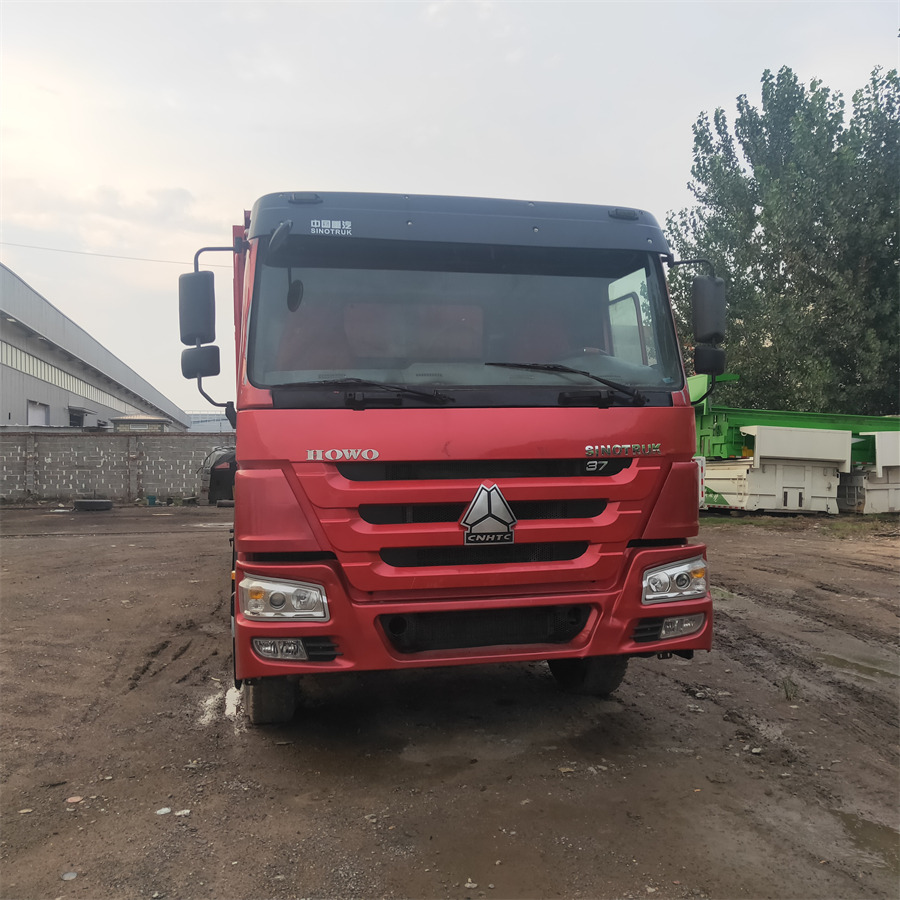 SINOTRUK HOWO - Camión volquete: foto 5 SINOTRUK HOWO - Camión volquete: foto 5