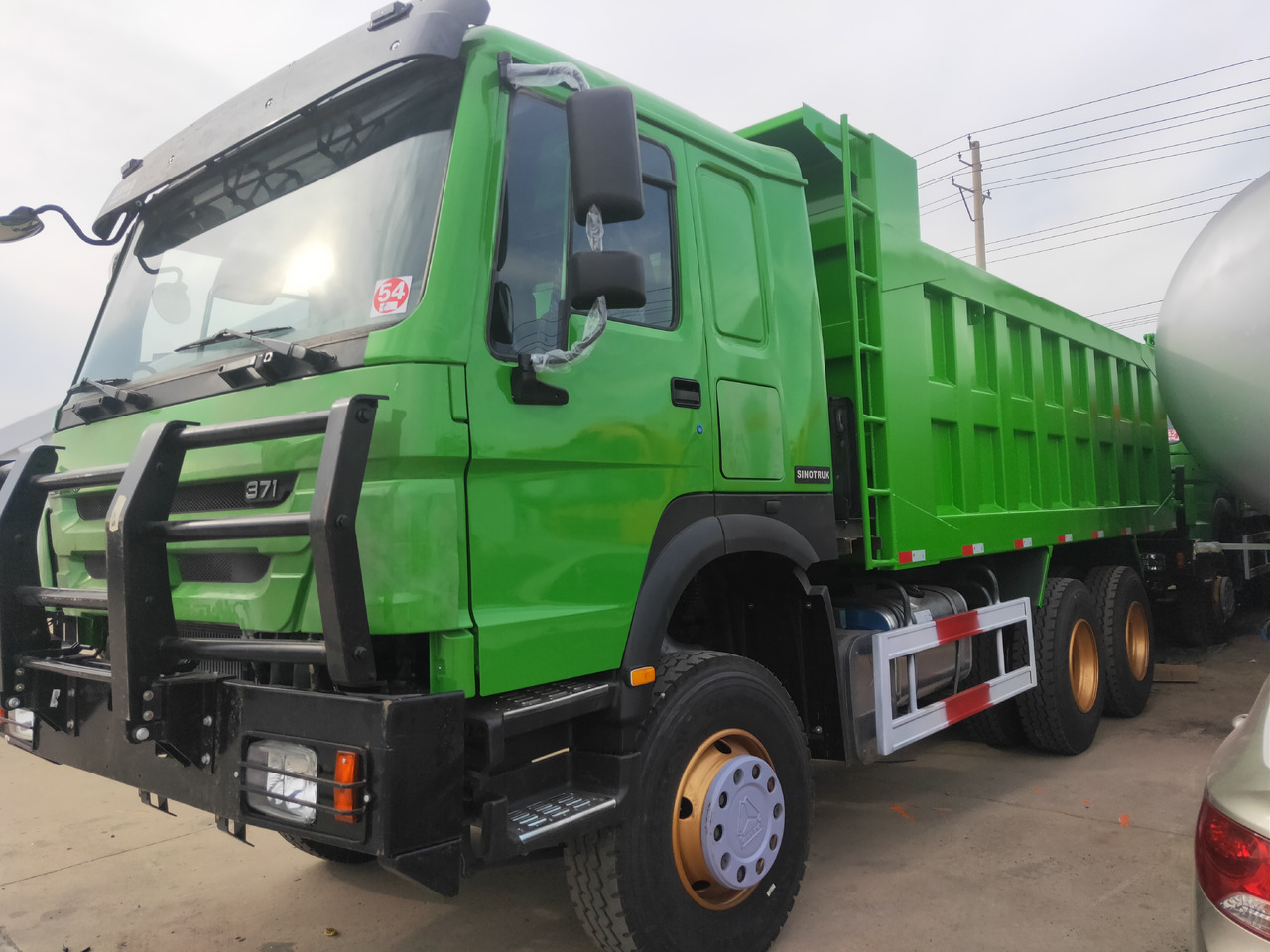 SINOTRUK Howo - Camión volquete: foto 1 SINOTRUK Howo - Camión volquete: foto 1