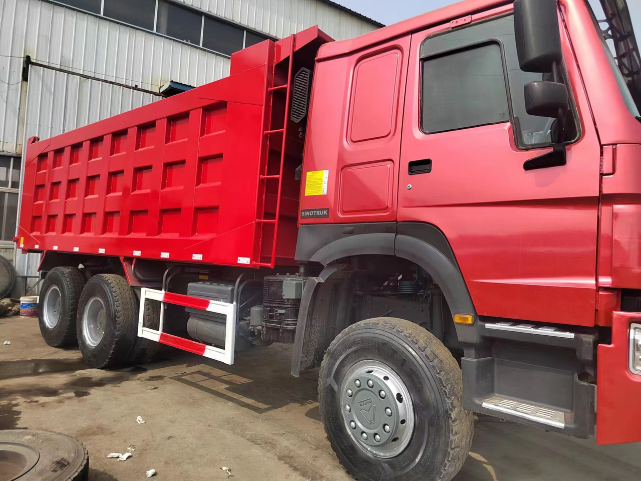 SINOTRUK Howo - Camión volquete: foto 4 SINOTRUK Howo - Camión volquete: foto 4