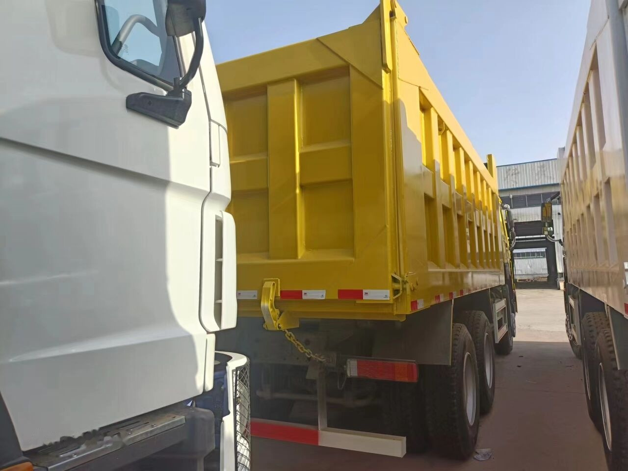 Sinotruk Howo 375 - Camión volquete: foto 3 Sinotruk Howo 375 - Camión volquete: foto 3