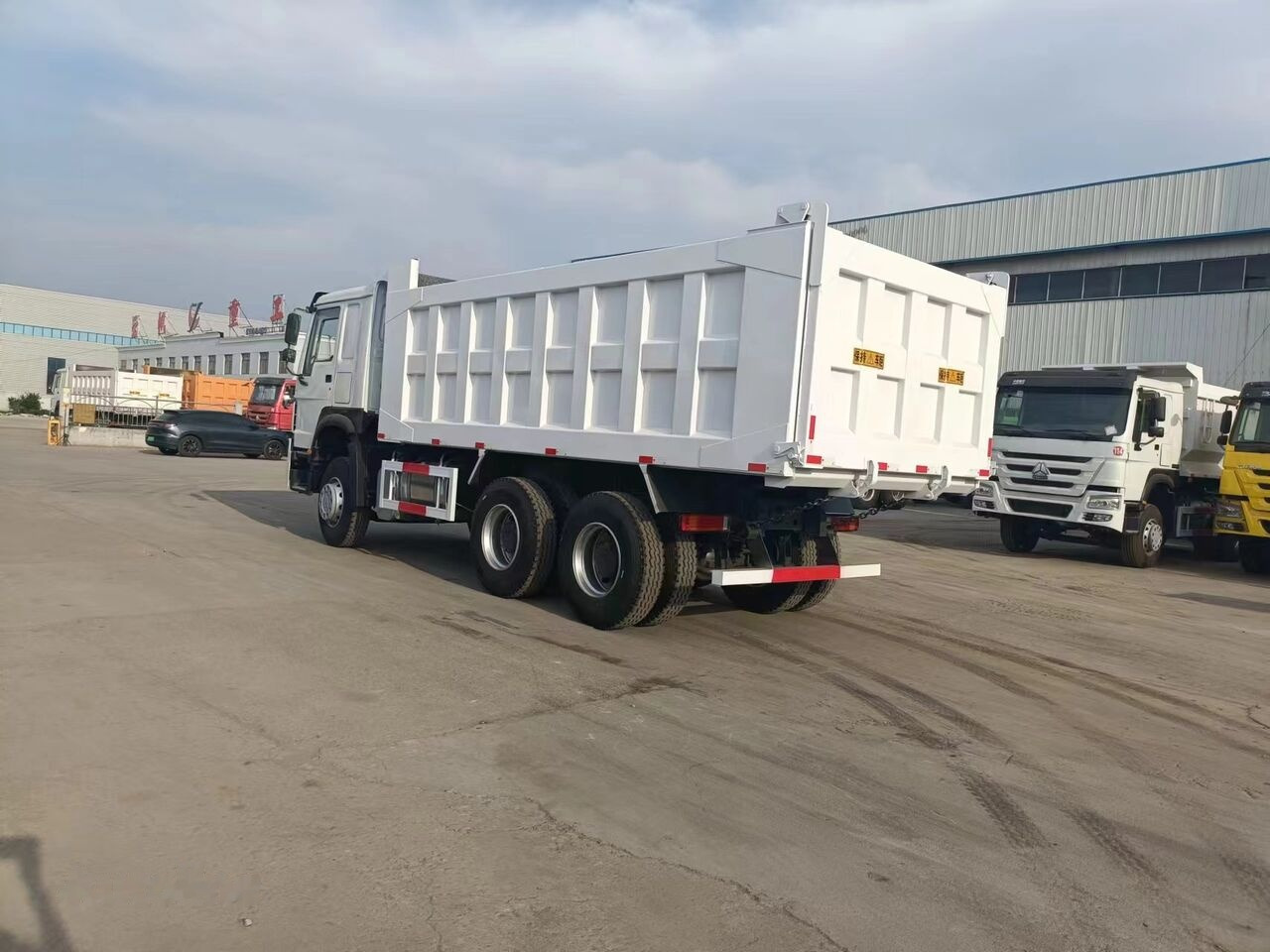 Sinotruk Howo 6*4 - Camión volquete: foto 5 Sinotruk Howo 6*4 - Camión volquete: foto 5