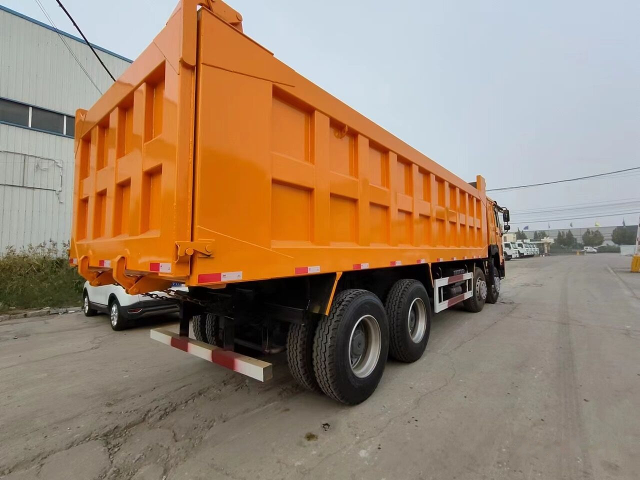 Sinotruk Howo 8*4 - Camión volquete: foto 5 Sinotruk Howo 8*4 - Camión volquete: foto 5