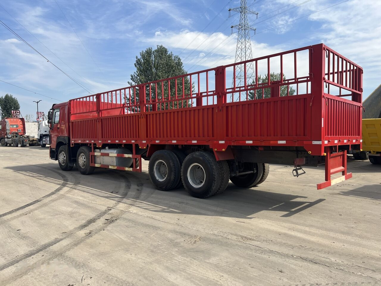Sinotruk Howo Howo 8*4 - Camión caja abierta: foto 2 Sinotruk Howo Howo 8*4 - Camión caja abierta: foto 2