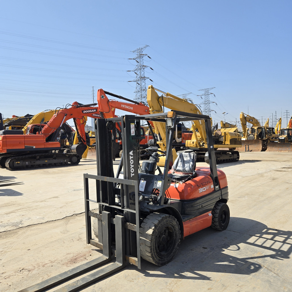 Toyota FD30 - Carretilla elevadora diésel: foto 3 Toyota FD30 - Carretilla elevadora diésel: foto 3