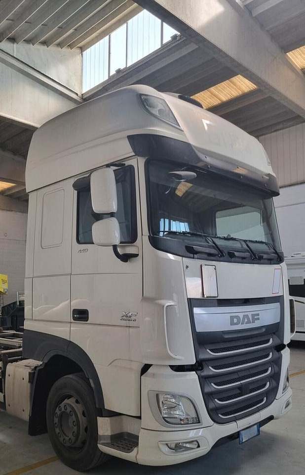 DAF XF 440 Euro 6 - Full Pneumatico - 2015 - Camión portacontenedore/ Intercambiable: foto 2 DAF XF 440 Euro 6 - Full Pneumatico - 2015 - Camión portacontenedore/ Intercambiable: foto 2