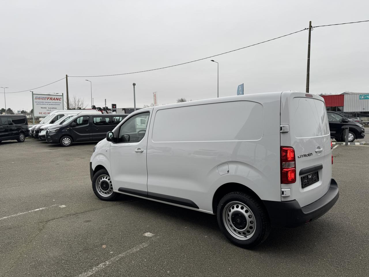 Furgón nuevo CITROEN Jumpy M 2.0 BlueHDi - 145 S&S - BV EAT8  III FOURGON . PHASE 2: foto 8 Furgón nuevo CITROEN Jumpy M 2.0 BlueHDi - 145 S&S - BV EAT8  III FOURGON . PHASE 2: foto 8