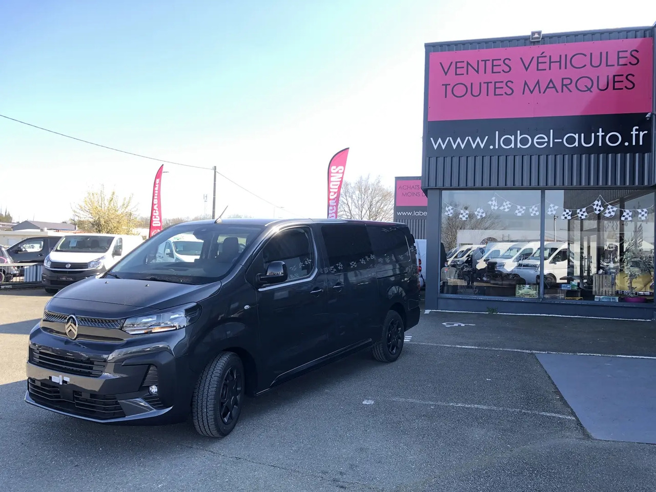 Citroen Jumpy XL 2.0 BLUEHDI 180CH S&S CABINE APPROFONDIE FIXE EAT8 - Furgoneta combi: foto 5 Citroen Jumpy XL 2.0 BLUEHDI 180CH S&S CABINE APPROFONDIE FIXE EAT8 - Furgoneta combi: foto 5